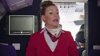 Stewardess Eva uit Rotterdam geeft instructies  Klikbeet [upl. by Etnasa778]