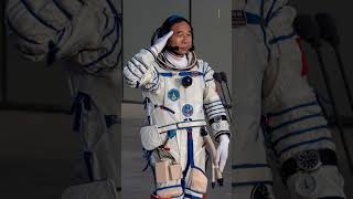 Raumfahrt China entsendet drei Astronauten zur Raumstation Tiangong shorts [upl. by Fredek]