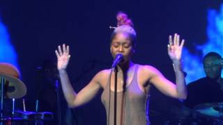 Erykah Badu Performing Window Seat At Club Nokia [upl. by Adiene]