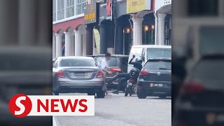 A parking ticket leads to an exchange of blows in Batu Pahat [upl. by Aneela]