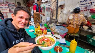 2 Vietnamese Street Food  First Time Trying This Amazing Dish [upl. by Kaule]