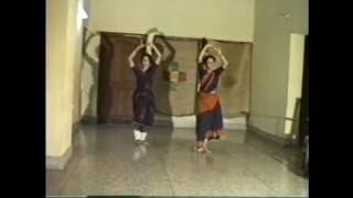 Sharon Lowen amp Kumkum Mohanty  Odissi Arabhi Pallavi 1984 2nd 12 [upl. by Ydnolem]