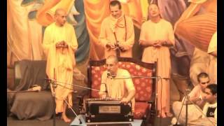 kirtans Radhanath Swami Niranjana Swami Divnomorsk 2004 [upl. by Yakcm]