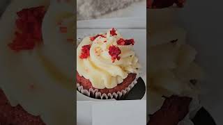 Red valvel cake with cream cheese shorts valveltcupcakefoodshorts [upl. by Ahsinut829]