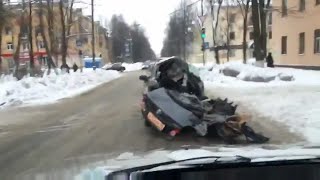 Pijany rosyjski kierowca ucieka połową samochodu [upl. by Nevet]