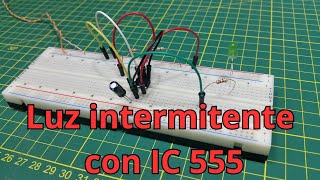 Proyecto de Luz intermitente con circuito integrado 555 [upl. by Hgielyak]