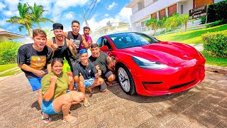 REAÇÃO DOS MEUS AMIGOS AO VER MEU TESLA [upl. by Kneeland]