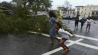 Impactantes imágenes del tifón Haiyán en Filipinas BBC MUNDO [upl. by Weissmann243]