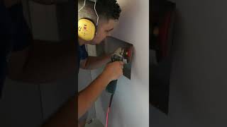 Kako se postavljaju pločice velikog formata XXLHow to install large format tiles on bathroom walls [upl. by Wetzel]