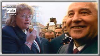 Michail Gorbatschow besucht OstBerlin zum 40 Jahrestag der DDR  1989 [upl. by Aicillyhp]