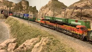 NScale BNSF Horsethief Bridge  Coal Train Meet with an Intermodal [upl. by Skricki]