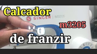 Como utilizar o calcador de franzir na maquina de costura da singer M 3205 [upl. by Anetsirk871]