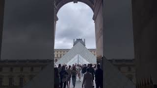 Parij Fransiyadagi osha mashxur Louvre Muzeyiodam kop ochered 1 soatdan oshiq kutasiz nu zerkarli [upl. by Aileme]