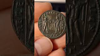 MAJENCIO Ostia of3 309 dC Follis Castor y Polux AETERNITAS AVGN RICVI14 [upl. by Suaeddaht]