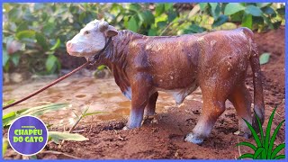 fazenda de Brinquedo INCRÍVEL O TOURO HEREFORD FICOU ATOLADO NO MATO [upl. by Sad]