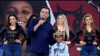 Menino vaqueiro canta e dá show no palco [upl. by Donell80]