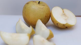 How to Eat an Asian Pear  What does an Asian Pear Taste Like [upl. by Kemp]