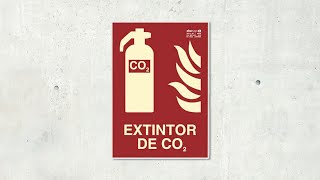 Extintor de co2 uso eléctrico cartel luminiscente homologado [upl. by Martinson605]