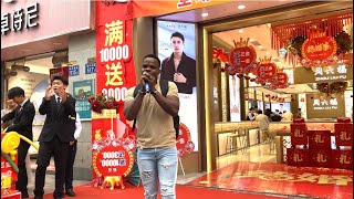 Black Man Sing In Fluent Chinese and Surprise Chinese People [upl. by Tolman]