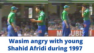 Wasim Akram angry with young Shahid Afridi  1997 CampU Series Australia at Sydney  Funny Moment [upl. by Ojyma]