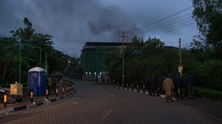 Nairobi le Kenya combat toujours quotun ou deuxquot islamistes armés [upl. by Noevad]