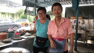 Chinese Roti Canai At Sizzling Speed In Batu Pahat [upl. by Gnov]