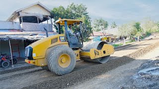 Heavy Single Drum Soil Compactor CAT CS11 GC Working with KOMATSU GD511A Bulldozer [upl. by Daniela]