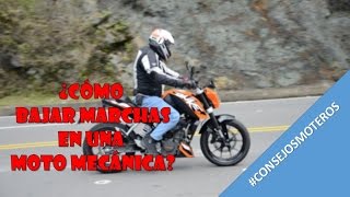 ¿Cómo BAJAR MARCHAS en una moto  ConsejosMoteros  MOTOMOTEROS [upl. by Mcnair]