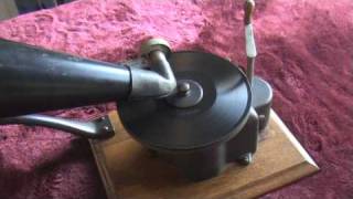 1901 Victor Type A Top Wind Phonograph Playing 1900 Zonophone Record [upl. by Jurkoic]