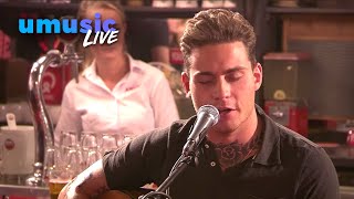 Douwe Bob – Bloed Zweet En Tranen  Live bij Qmusic 2017 [upl. by Elegna]