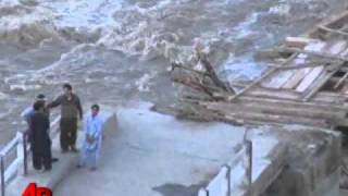 Raw Video Pakistan Flood Victims Evacuated [upl. by Ramsay]