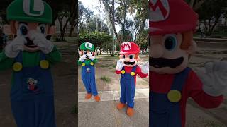 MARIO Y LUIGI PREPARÁNDOSE PARA EL DÍA DEL NIÑO EN LA PLAZA BOLÍVAR bodegaventanaexpress30bve30 [upl. by Rita]