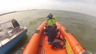 Waterongeval uitruk reddingboot Seeker met 80 km per uur naar zeilboot in nood [upl. by Binky545]