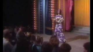 Mary amp Gordy  Gordy als Nana Mouskouri quotWeiße Rosen aus Athenquot [upl. by Llerrehs]