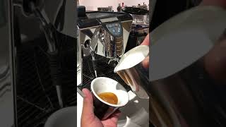 Latte art với Nuova Simonelli Oscar II Best combo for home Cubes Asia  Mr Sang [upl. by Yniffit]