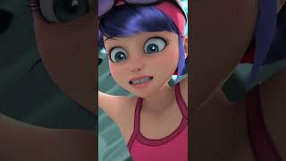 Tirarse a la piscina por amor ¡literalmente ❤️😳  LAS AVENTURAS DE LADYBUG  disneychannelES [upl. by Ojoj945]