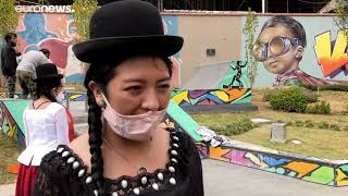 Bolivianas promueven el skateboarding y la cultura de las Cholitas [upl. by Gustaf841]