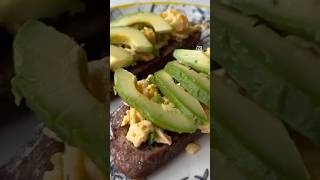 Scrambled Eggs with Avocado toast🥑 recipe breakfast brunch easyrecipe sunday egg avocado [upl. by Gelasius259]