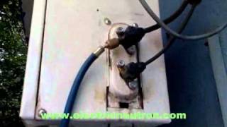 How to refill aircondition refrigerant R22wmv [upl. by Carn]