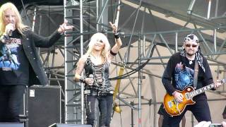 Saxon feat Doro Pesch  Denim and Leather live [upl. by Dahraf]