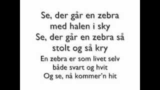 Se der går en zebra med halen i sky  Med lyricstekst [upl. by Laekcim]