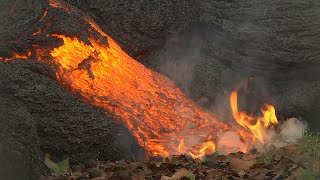 ハワイ・キラウエア火山の溶岩流  Kīlauea [upl. by Ecilayram983]