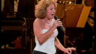 Sunshine Lollipops amp Rainbows  Lesley Gore  Melbourne 1989 [upl. by Acinat561]