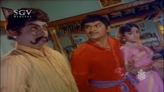 Dr Rajkumar open challenge to Vajramuni  Manjula  Best Scene of Sampathige Saval [upl. by Vitia]