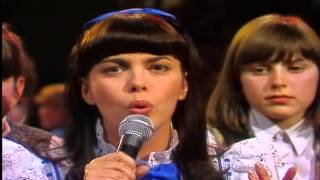 Mireille Mathieu  Mille Colombes 1982 [upl. by Siwel]