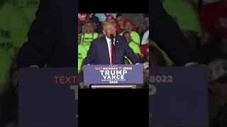 Stange Man Behind Trump Gets Spotted Making A Hush amp Neck Slash Signal During His Rally [upl. by Callie]