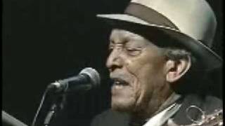 Compay Segundo y sus Muchachos  Es Mejor Vivir Así  Heineken Concerts São Paulo  1999 [upl. by Brag955]