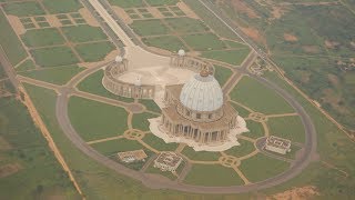 Yamoussoukro la grande Basilique Africaine [upl. by Retsehc]