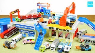 トミカ かんたん連結 たのしいトレーラーステーション ／ Tomica TOMICA TRAILER STATION [upl. by Suinotna]