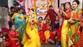 হলুদ সন্ধ্যায় বউ এর অসাধারণ নাচ biye barir dance  Rafin Ahmed [upl. by Kcirddec]